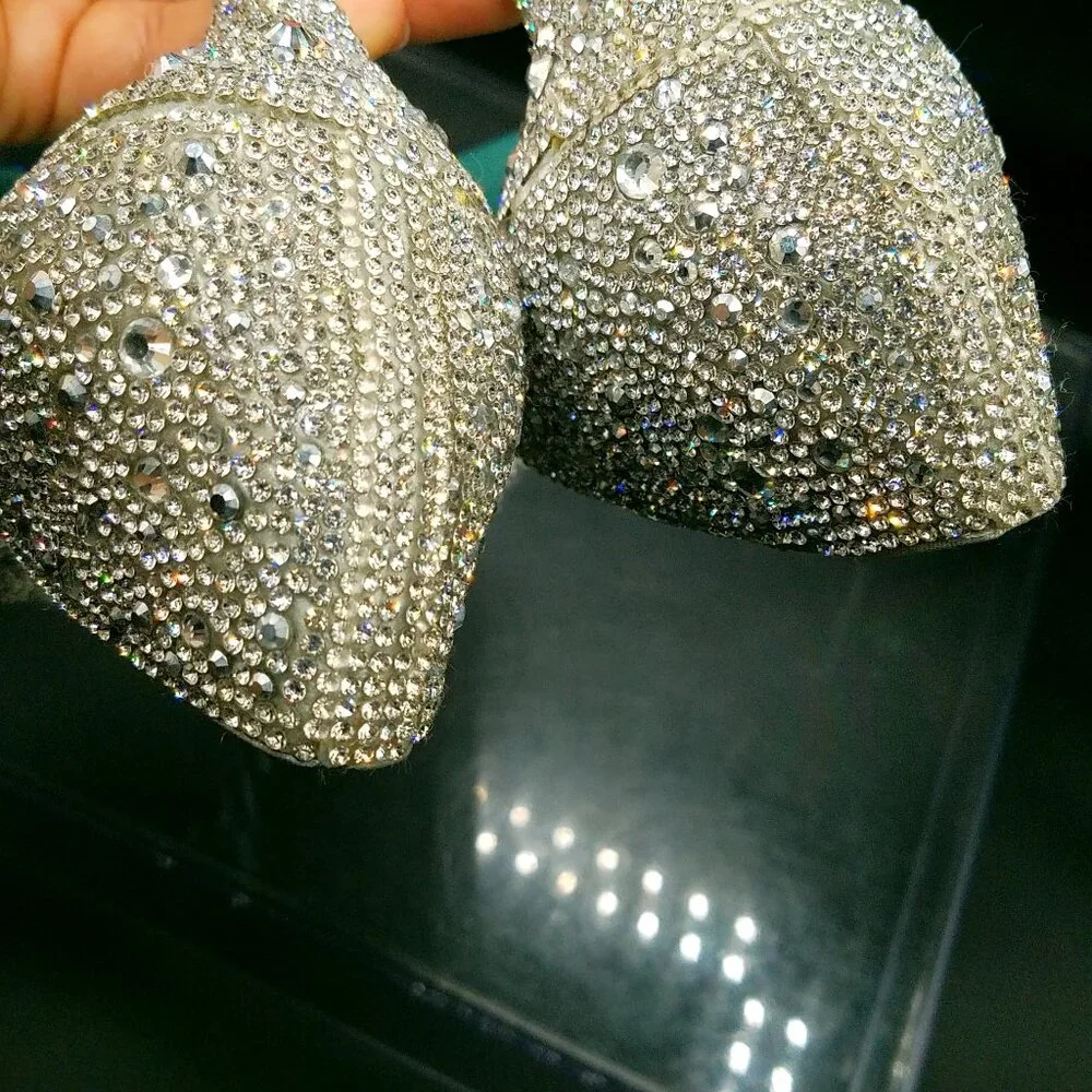 Betsey Johnson Shary Silver Rhinestone Pumps Size 7.5M - Great Pre-Owned - Picture 10 of 16